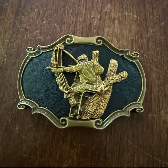 VTG Hunter Bowhunting Belt Buckle Brass Leather Archery Arrow Raintree USA 70s - Picture 10 of 10